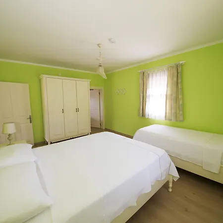 Bal Badem Bed & Breakfast *